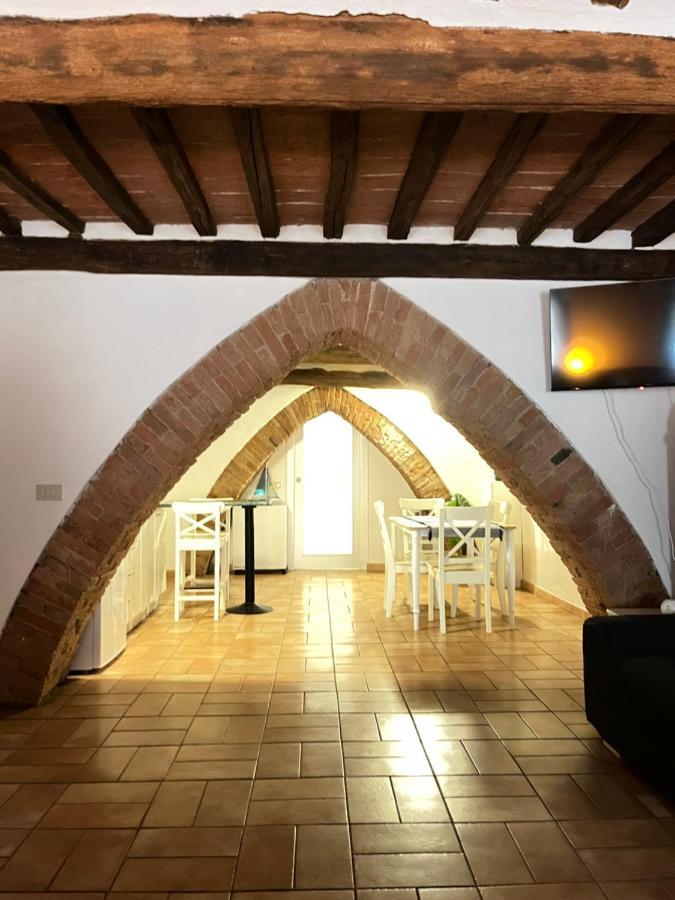 Gli Archi Nel Cuore Di סיינה מראה חיצוני תמונה
